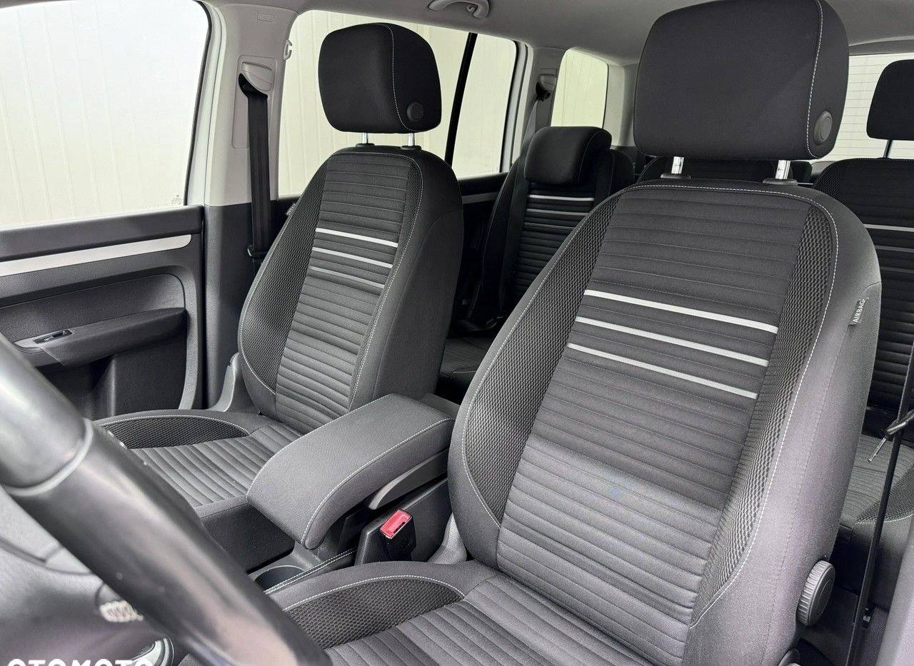 Volkswagen Touran cena 42900 przebieg: 193000, rok produkcji 2015 z Zwierzyniec małe 562
